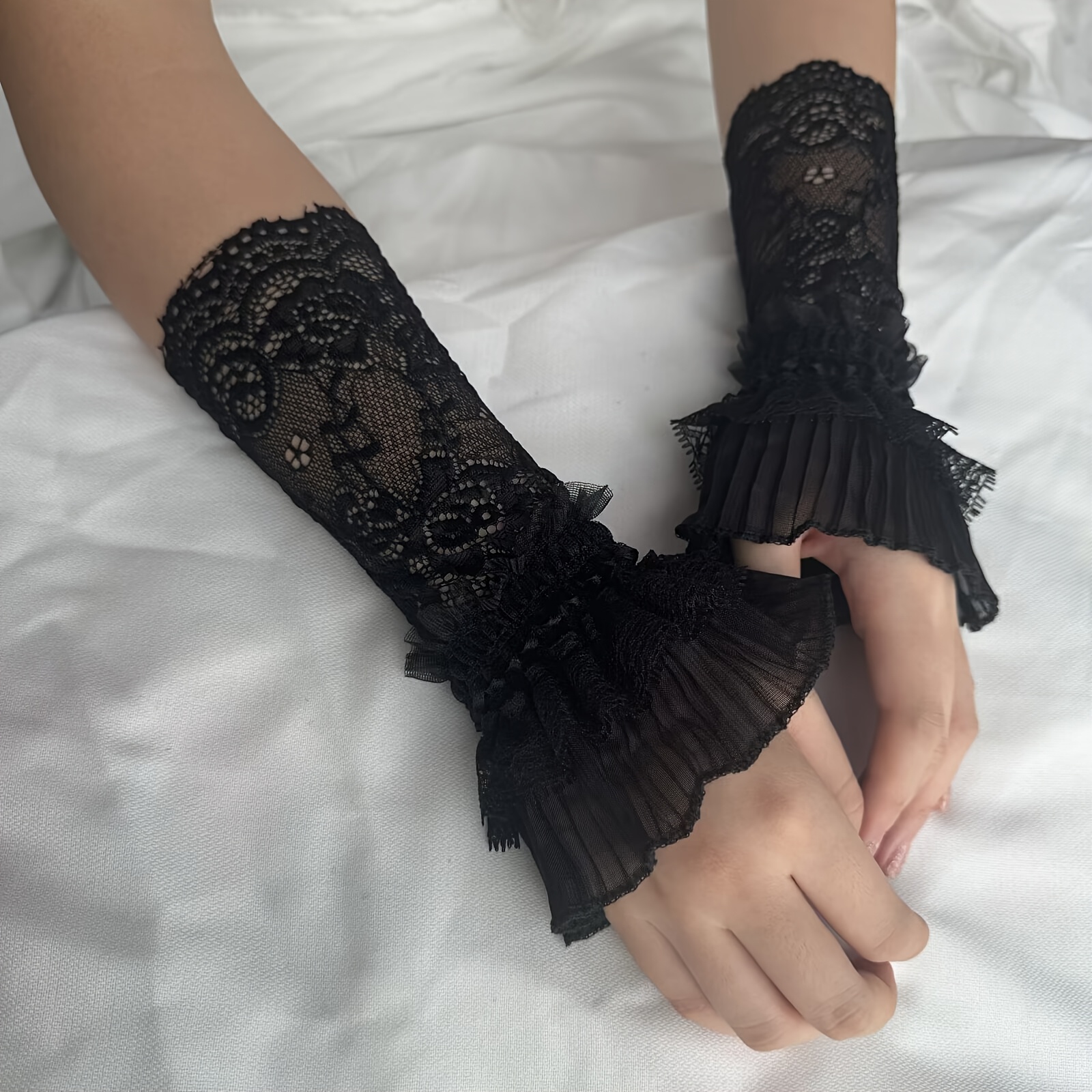 Lace Hollow Wrist Covers Trump - Men Accessories For Wedding recensione e prezzo