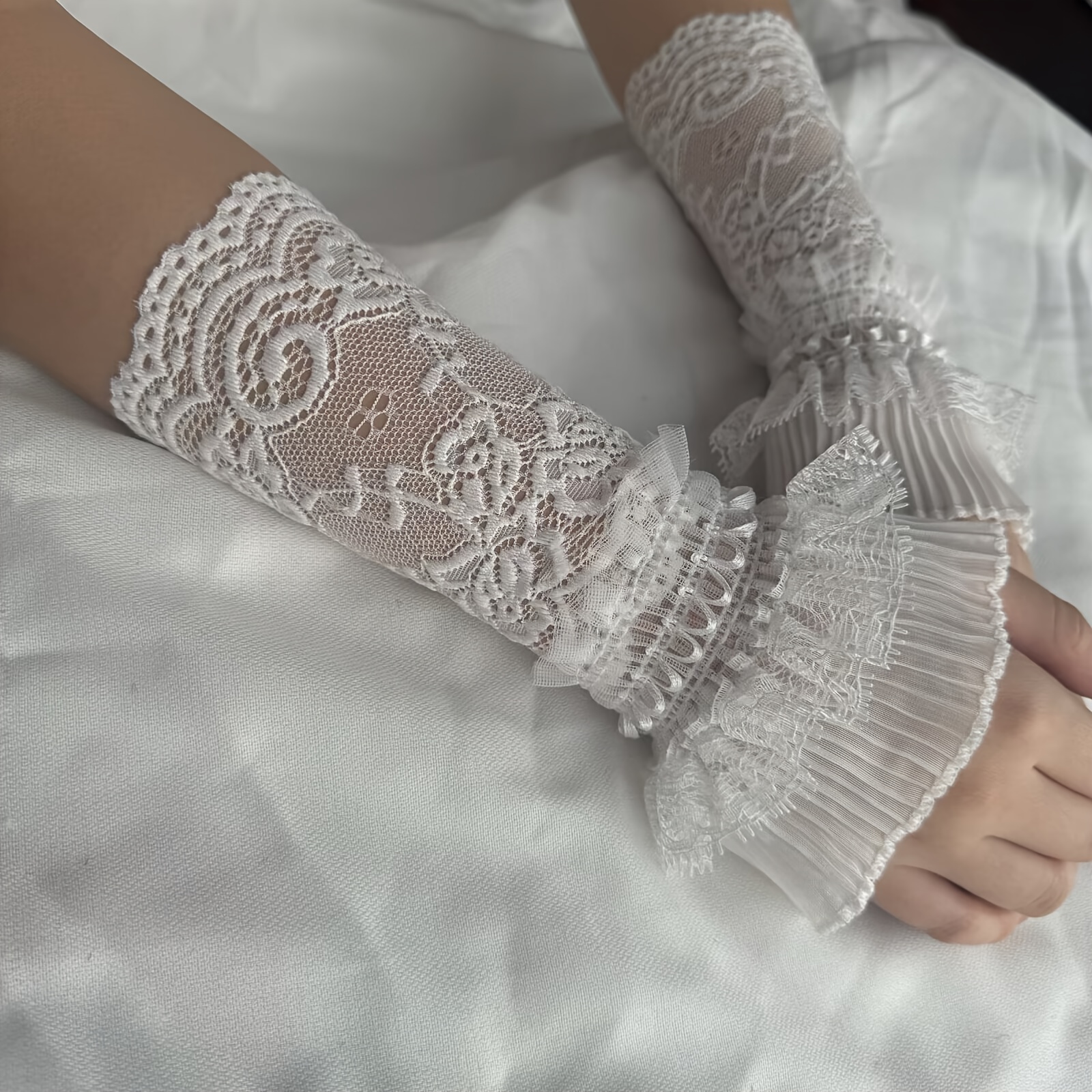 Lace Hollow Wrist Covers Trump - Men Accessories For Wedding recensione e prezzo