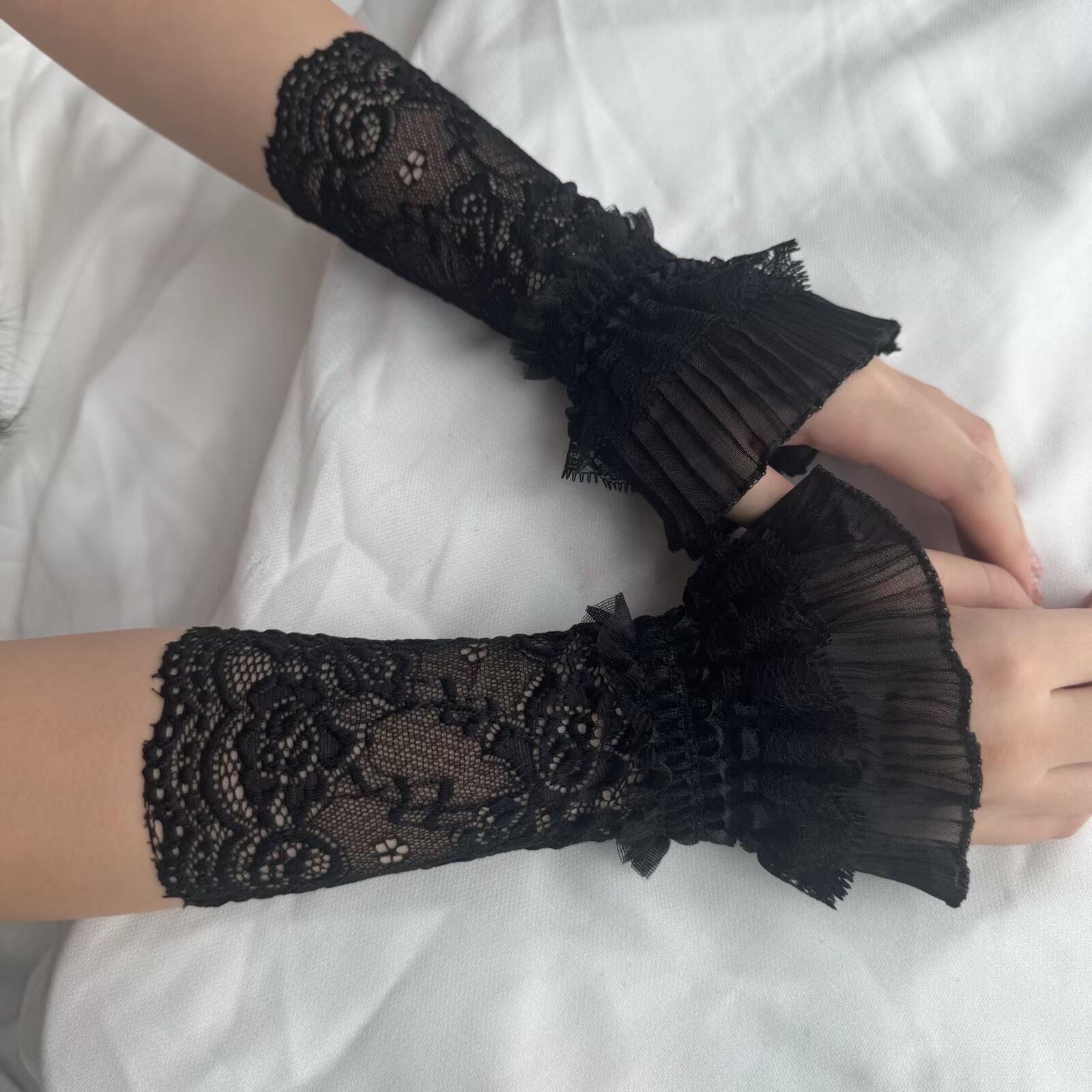Lace Hollow Wrist Covers Trump - Men Accessories For Wedding recensione e prezzo