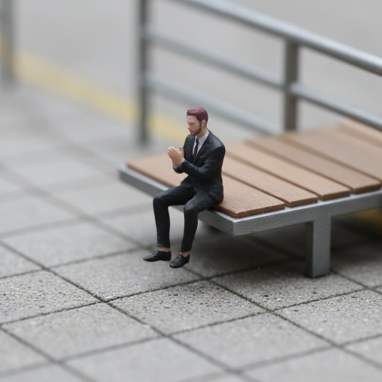 1:64 Scale Sitting Man Figure  - Men'S Accessories With Suits recensione e prezzo