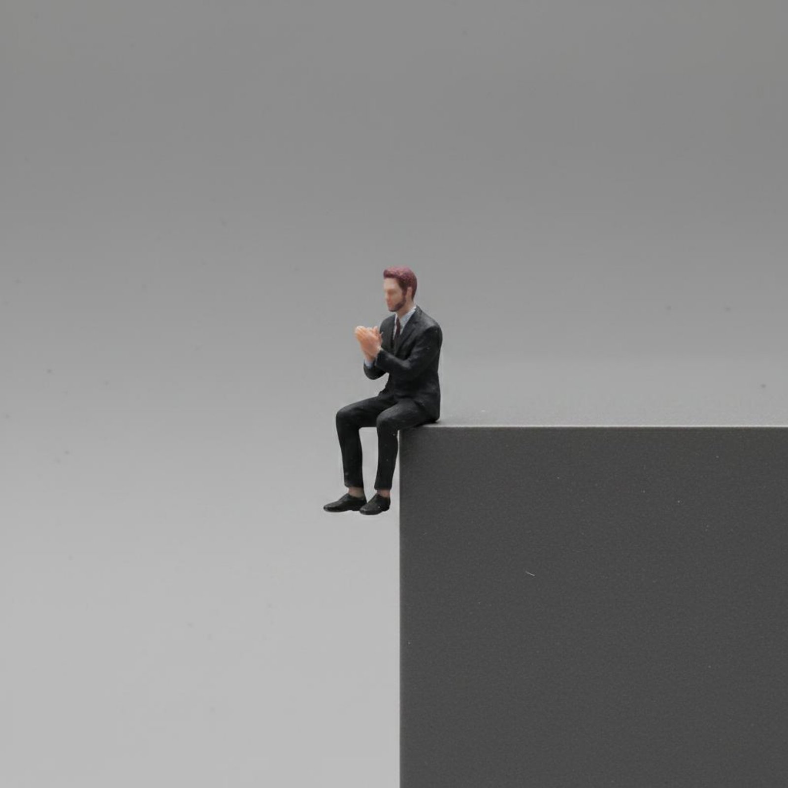 1:64 Scale Sitting Man Figure  - Men'S Accessories With Suits recensione e prezzo